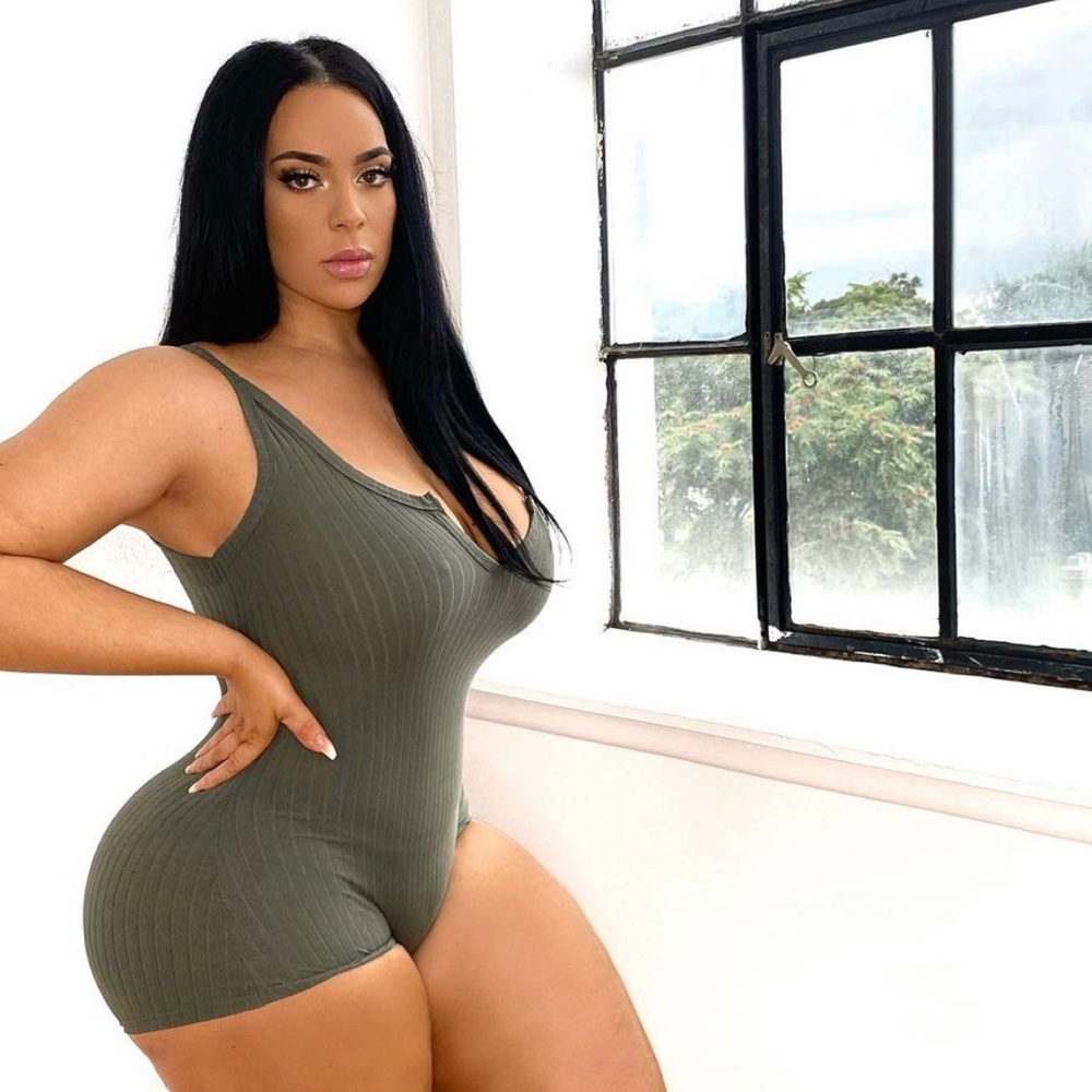 Essential Olive Romper - Picture 4 of 5